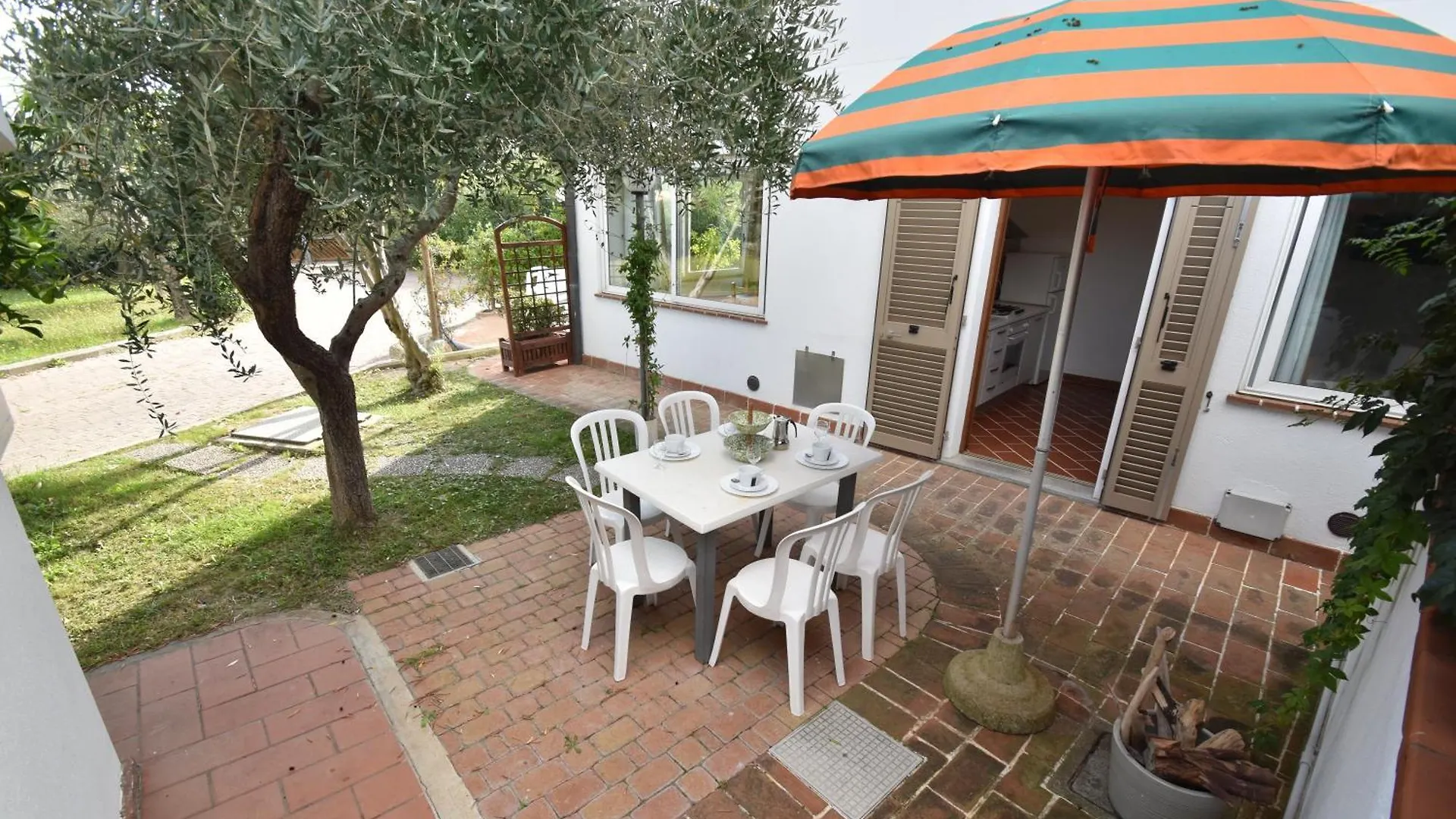 Appartement Appartamenti Mimosa - Clima, Giardino, Posti Auto Marina di Campo Italië