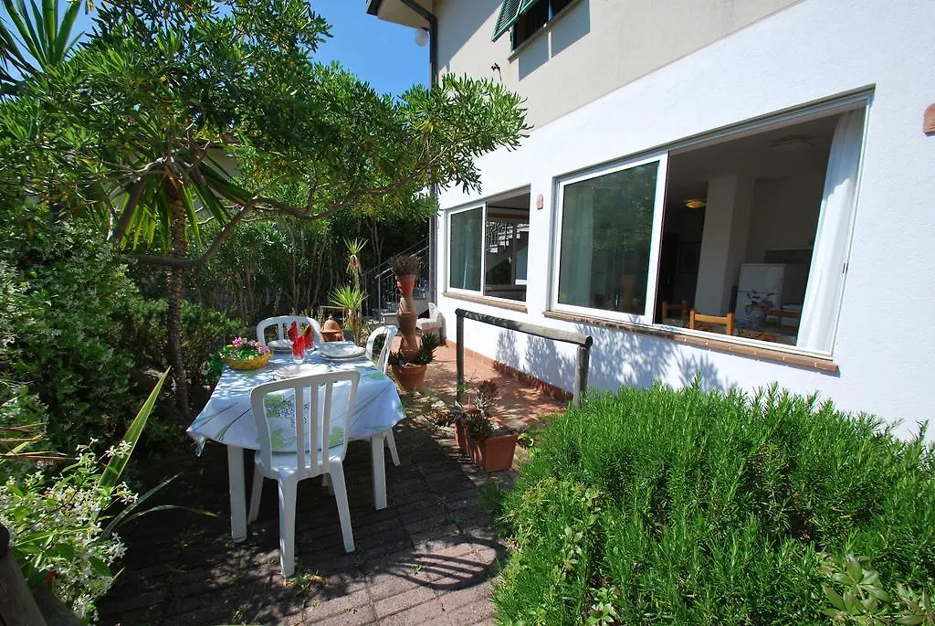 Appartement Appartamenti Mimosa - Clima, Giardino, Posti Auto Marina di Campo Italië