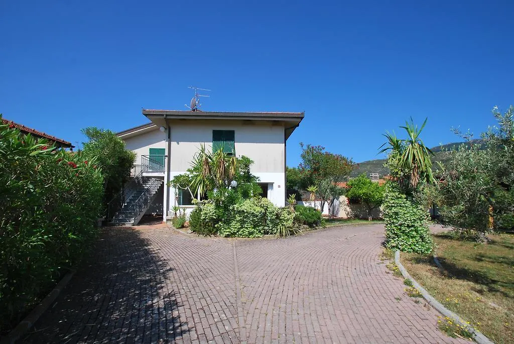 Appartamenti Mimosa - Clima, Giardino, Posti Auto Marina di Campo 0*,