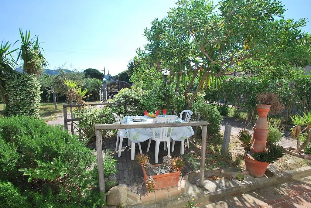 Appartamenti Mimosa - Clima, Giardino, Posti Auto Marina di Campo Italië