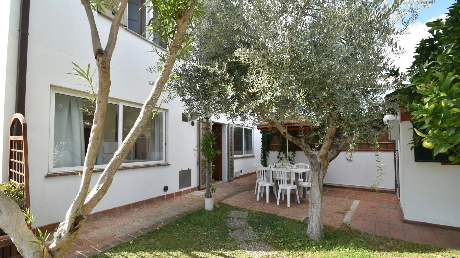 Appartamenti Mimosa - Clima, Giardino, Posti Auto Marina di Campo 0*,